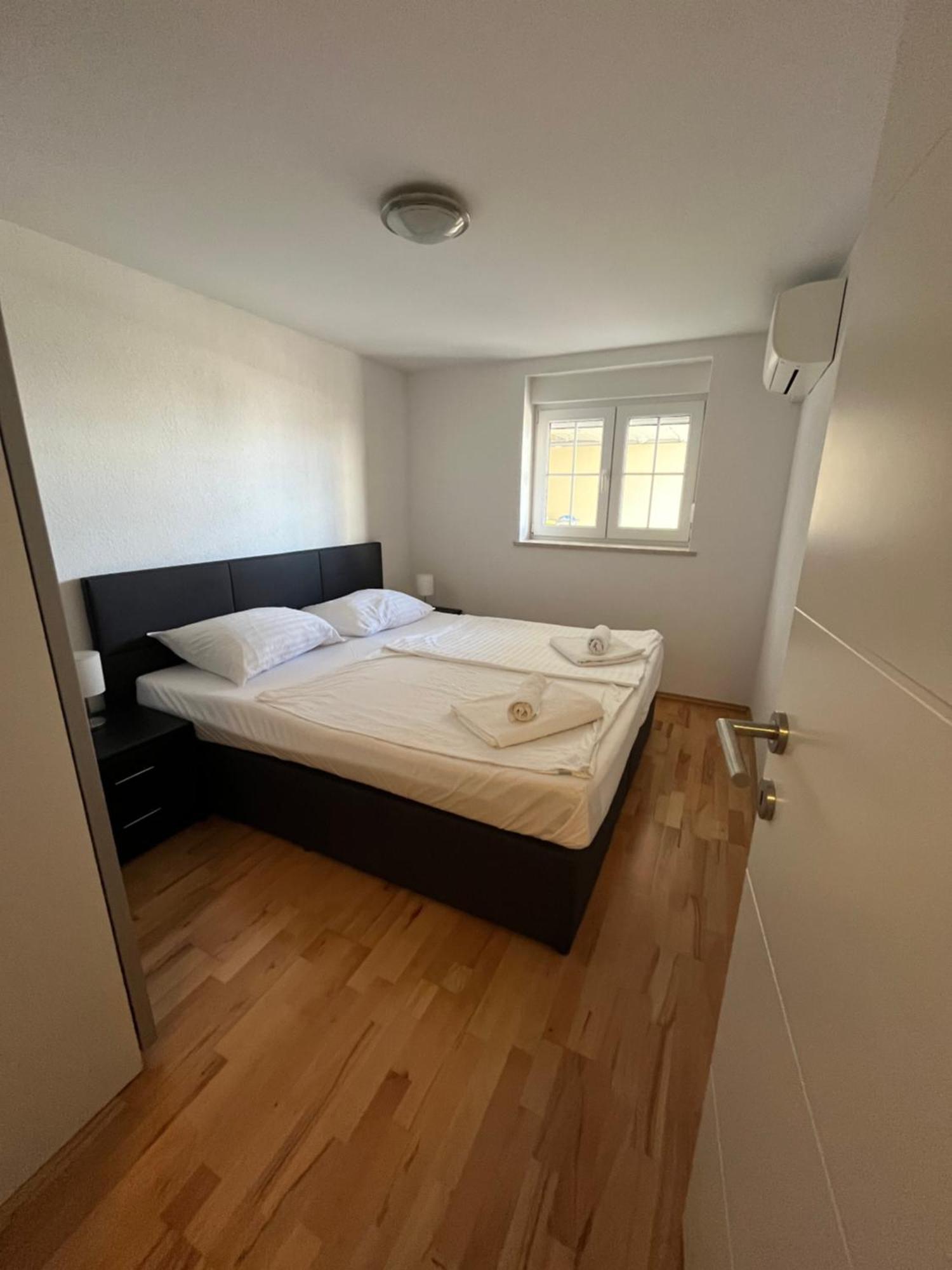 Apartments Adria ซริกเวนิซา ภายนอก รูปภาพ
