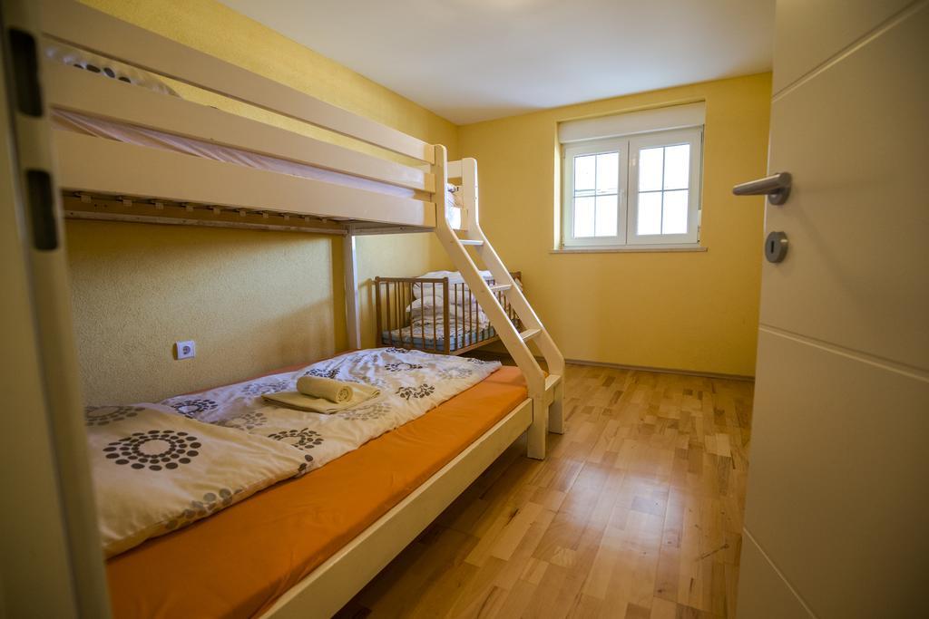 Apartments Adria ซริกเวนิซา ภายนอก รูปภาพ